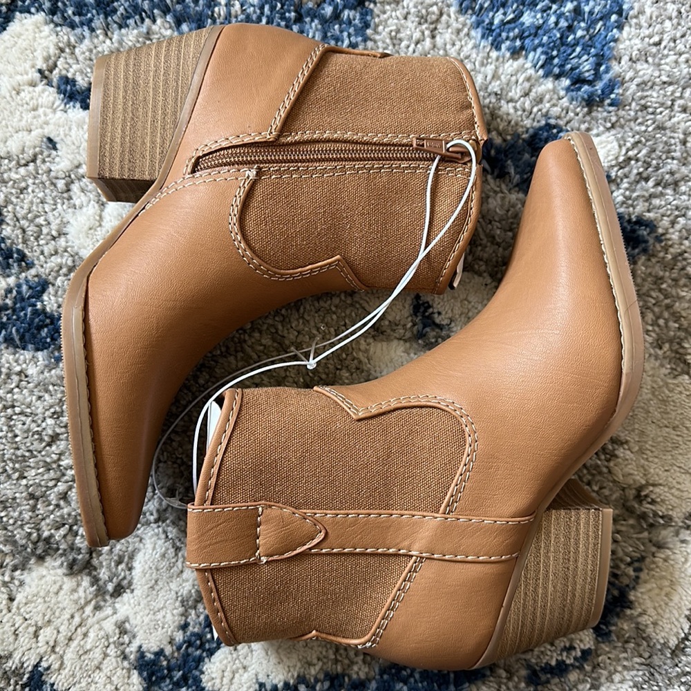 Universal Thread Booties Women’s Size 5 - Picture 3 of 3